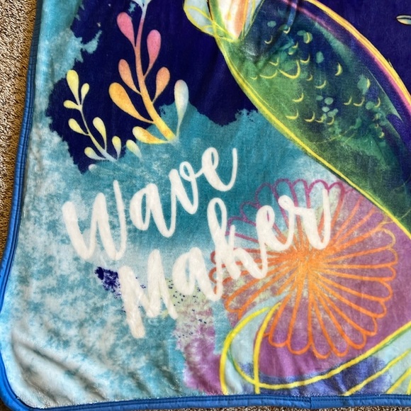BNWOT Disney Princess The Little Mermaid “Wave Maker” sherpa throw blanket! - Picture 3 of 9